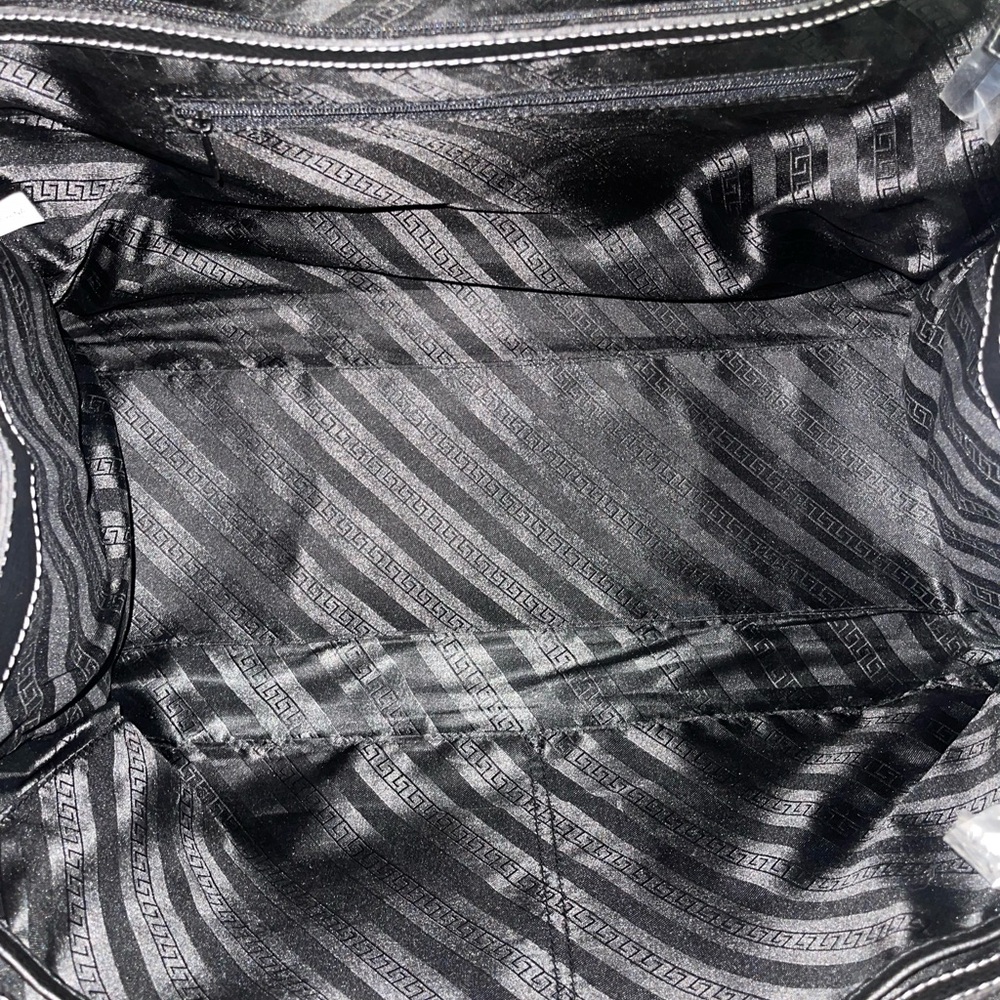 Elegant Black Tod's Leather Handbag - Picture 6 of 12